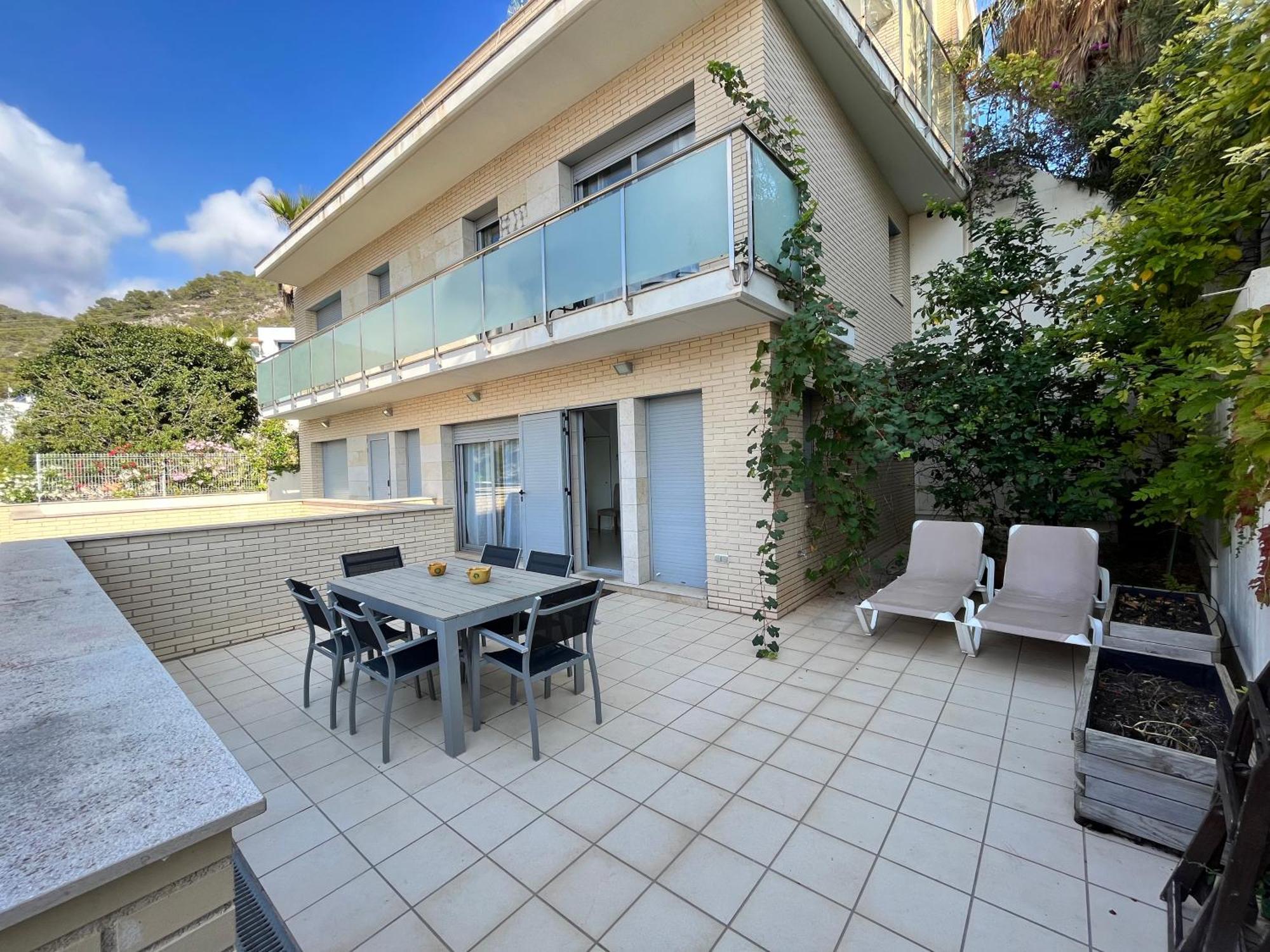 Tranquil Duplex In Sitges, Barcelona,Sea Views, Parking, Terrace Apartment Екстериор снимка